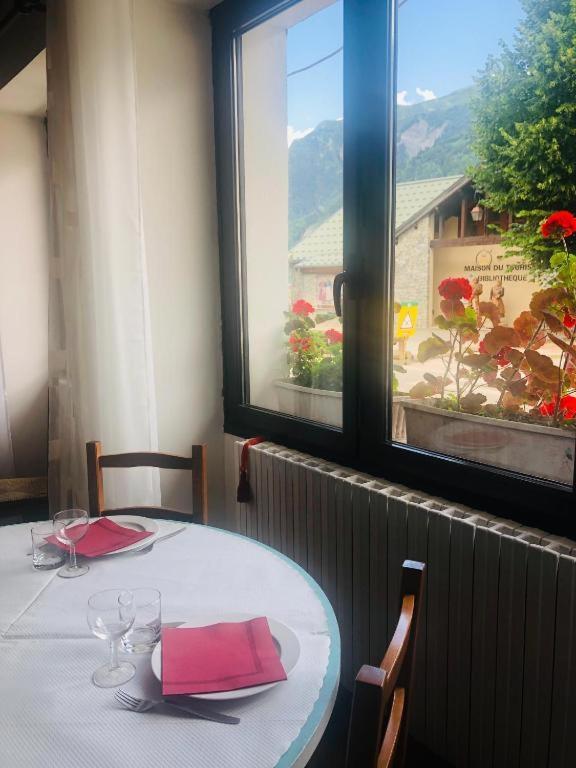 Auberge Du Glandon Saint-Colomban-des-Villards Экстерьер фото